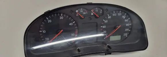 Volkswagen PASSAT B5 Speedometer (instrument cluster) 3B0919881N VWZ720W0573764 20059820372