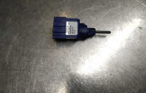 Audi A4 S4 B6 8E 8H Brake pedal sensor switch 8E0927189 19322005