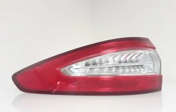 Ford Fusion II Rear/tail lights DS7313405AK