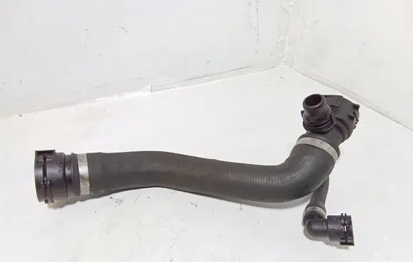 BMW 1 E82 E88 Engine coolant pipe/hose 7525641