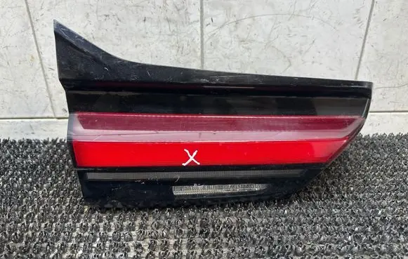 Tailgate rear/tail lights