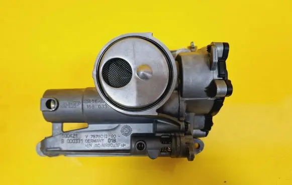 Peugeot 207 Oil pump V757601280