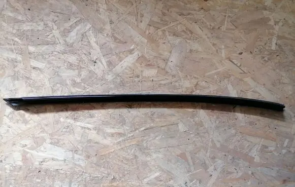 BMW 4 F32 F33 Front door glass trim molding 7295570
