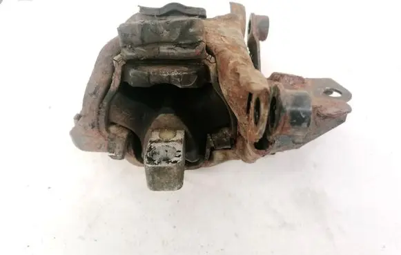 Volkswagen Polo IV 9N3 Engine mount bracket