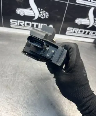 Mercedes-Benz ML W163 Front door lock A1637201235