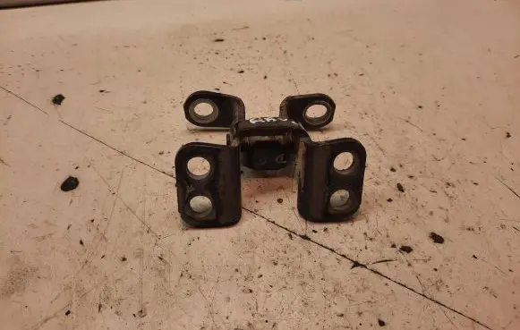 Toyota RAV 4 (XA30) Loading door lower hinge 
