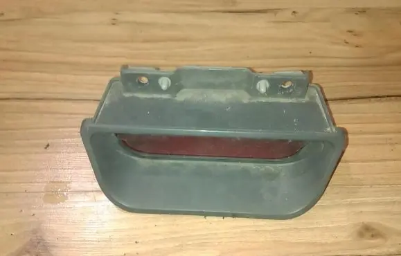 KIA Carnival Third/center stoplight