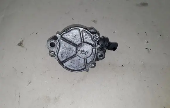 Citroen C4 I Vacuum pump D1562B