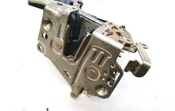 Mercedes-Benz C W202 Rear door lock 2027300635