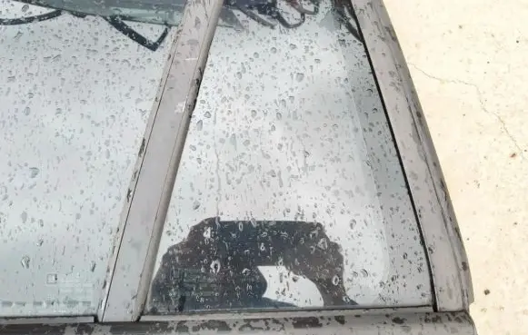 Rear vent window glass