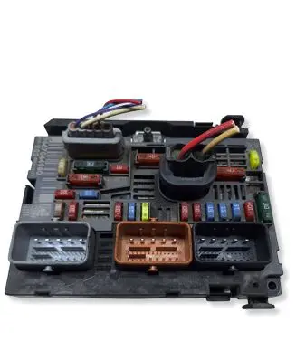 Peugeot 3008 I Fuse module 9667044980