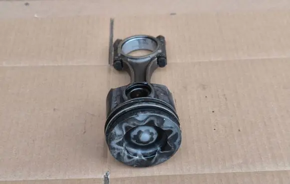 Ford Mondeo MK V Piston with connecting rod 9812818680