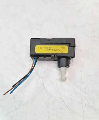 Volkswagen PASSAT B6 Headlight level adjustment motor 1J0941295A