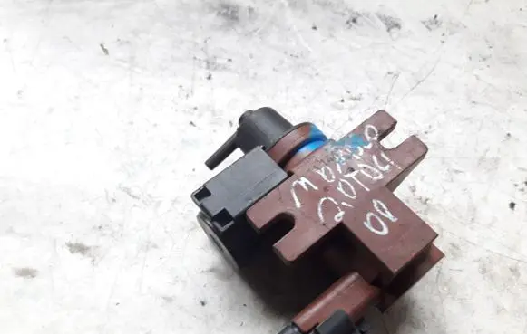 Ford Mondeo Mk III Vacuum valve 701771010