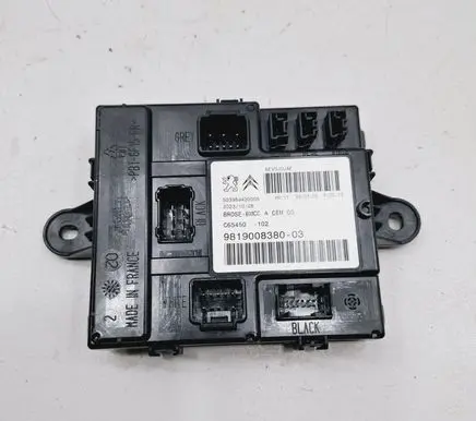 Peugeot 5008 II Door control unit/module 9819008380