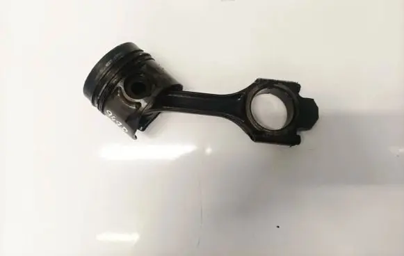 Volkswagen PASSAT B3 Piston with connecting rod