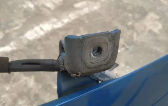 Ford Focus Tailgate/trunk/boot hinge
