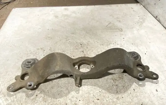 Audi A4 S4 B6 8E 8H Gearbox mounting bracket 8e0399263