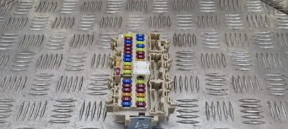 Nissan Qashqai Fuse module 4EBOA