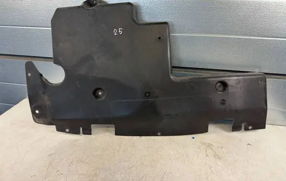 Peugeot 3008 I Engine splash shield/under tray 9804020480