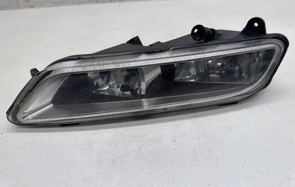Volkswagen PASSAT B7 Front fog light 176623