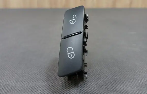 Mercedes-Benz E A207 Central locking switch button 2049058502 A2049058502