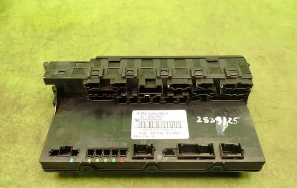 Mercedes-Benz E W211 Central body control module 211545901