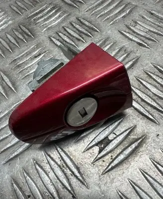Ford Kuga II Front door lock (next to the handle) 