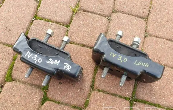 Iveco Daily 6th gen Engine mount bracket 5801283685 7421080S7