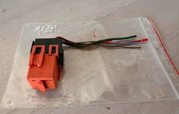 BMW 5 E60 E61 Other relay 1742690