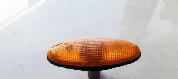Mazda 626 Front fender indicator light 21461612