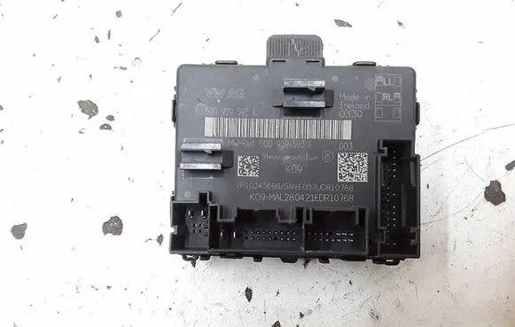 Volkswagen PASSAT B8 Door control unit/module 5Q0959593K 5Q0959593F 980421EDR10768
