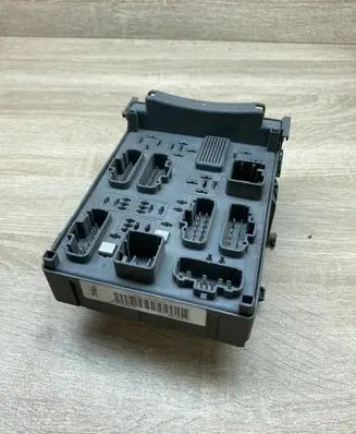 Renault Laguna II Fuse module 8200004201E