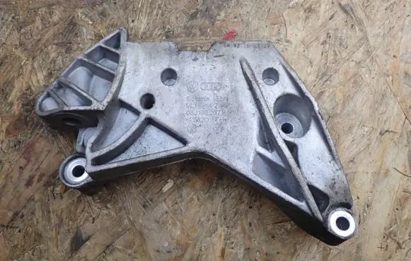 Skoda Octavia Mk3 (5E) Engine mounting bracket 06J199207P