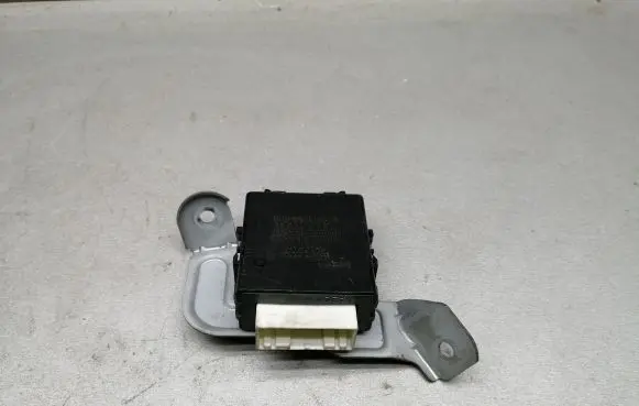 Toyota Avensis T250 Door control unit/module 8597020010 0515003601