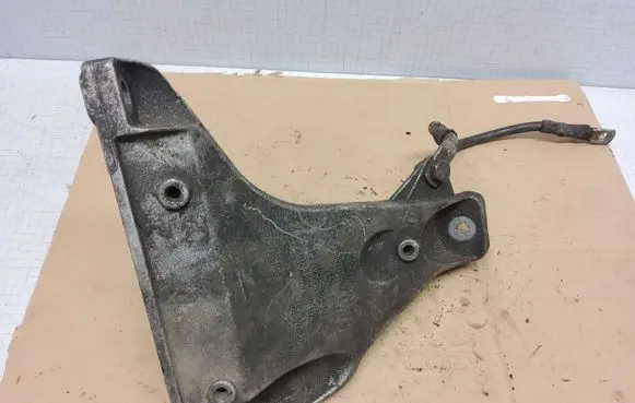 Volkswagen PASSAT B5.5 Engine mounting bracket 8D0199308AG
