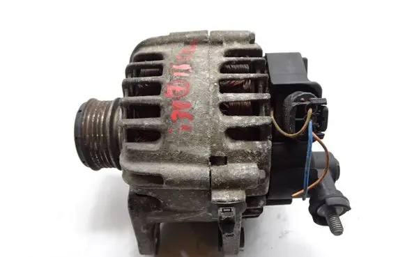 Hyundai i30 Generator/alternator 373002A600 TG12C090 2607316D