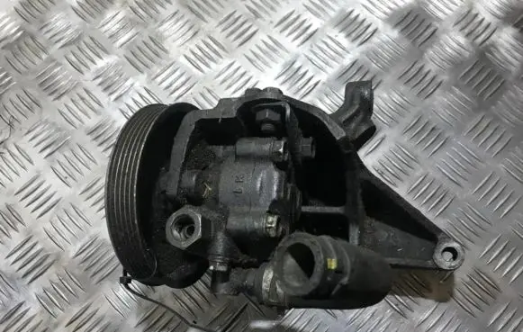 Mazda 626 Power steering pump g21132600d