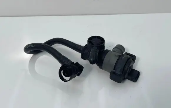 BMW 3 GT F34 Valve vacuum 7636144