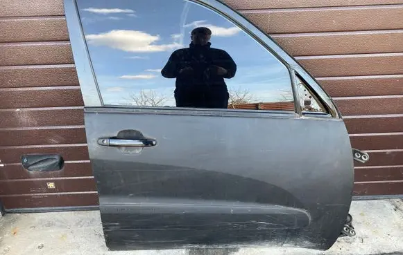 Toyota RAV 4 (XA20) Front door