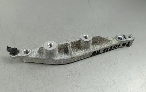 Jeep Grand Cherokee WL Driveshaft support bearing bracket 