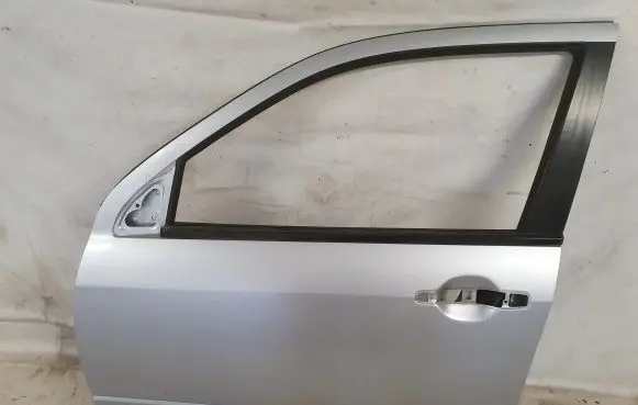 Mitsubishi Outlander Front door