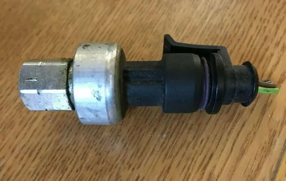 Opel Astra H Air conditioning (A/C) pressure sensor 9131721