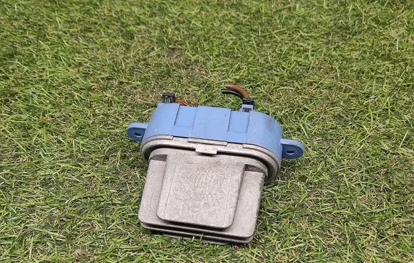 Volkswagen Touareg I Heater blower motor/fan resistor 7L0907521 908000410 52492612