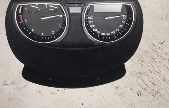 BMW X3 E83 Speedometer (instrument cluster) 102463021 25811510 3413127