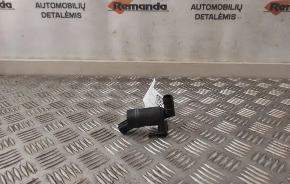 Ford Focus Windscreen/windshield washer pump BV6117K624