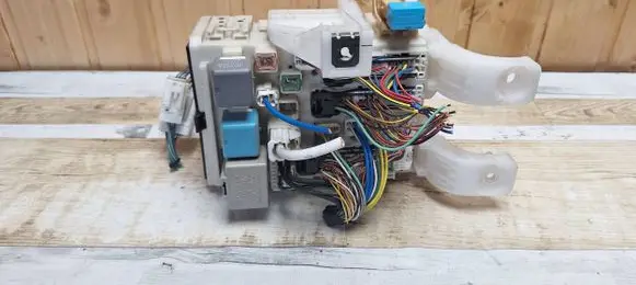 Toyota Prius (NHW20) Fuse box set 8273041290 6B270531