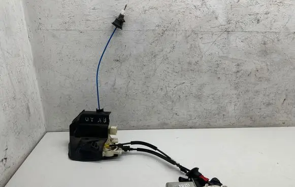 Audi A8 S8 D4 4H Rear door lock 4F0837060