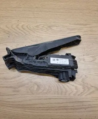 Volkswagen PASSAT B6 Accelerator throttle pedal 1K1721503L 6PV00860000