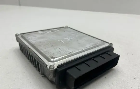 Ford Focus Engine control unit/module 2M5A12A650PE R0411C004F 12220510